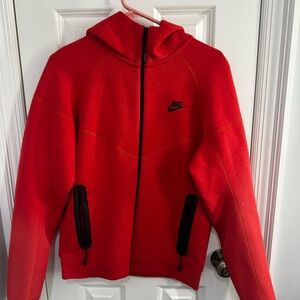 Small red men’s Nike tech